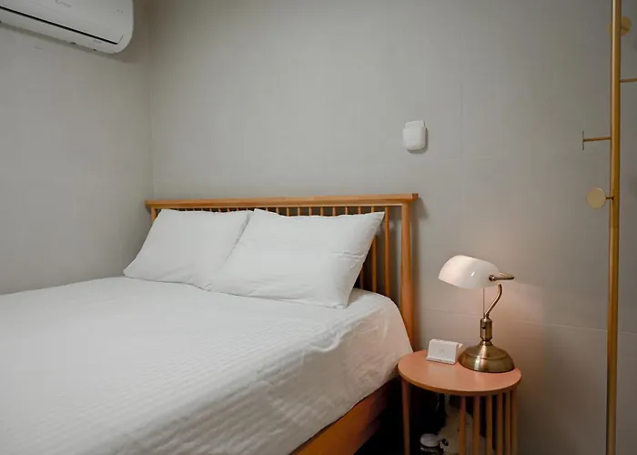 게스트하우스 Marie's House 102 Hongdae 4*